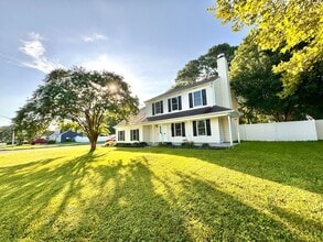 Building Photo - Beautifully updated home on large corner lot