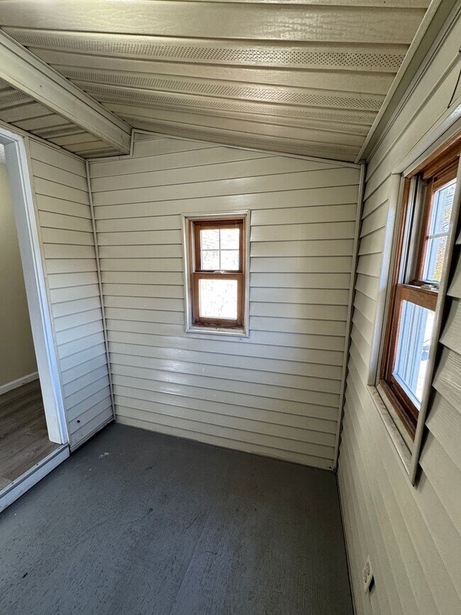 Building Photo - 1036 Chicopee St