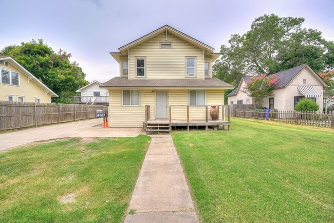 Building Photo - Renovated 3-Bed Gem Minutes from OU & Camp...
