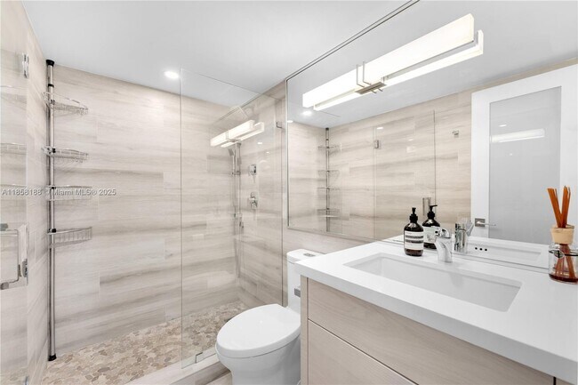 Building Photo - 2401 Collins Ave