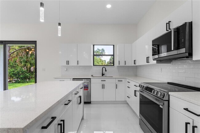 Building Photo - 10070 Flat River St