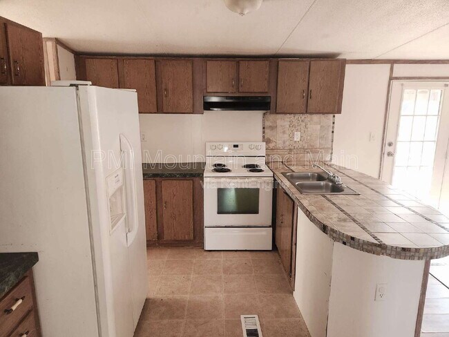 Building Photo - 17 Misty Mountain Way