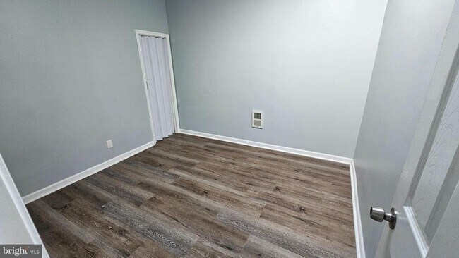 Building Photo - 2805 Erdman Ave