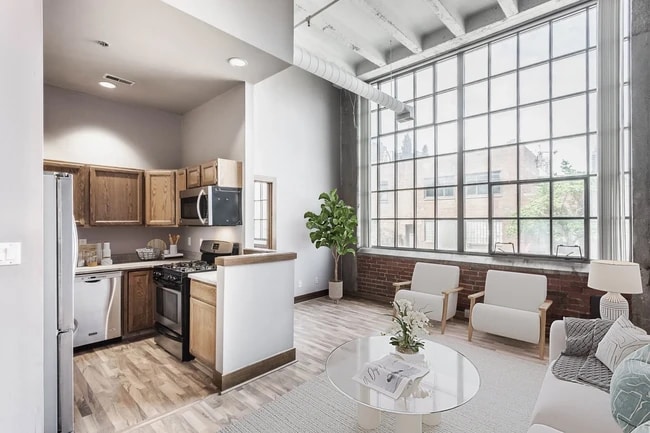 Building Photo - 611 N Park Ave