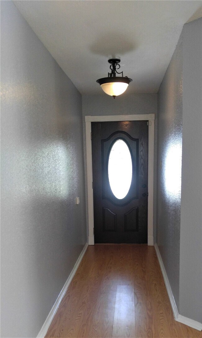 Building Photo - 3806 Pecan Cir