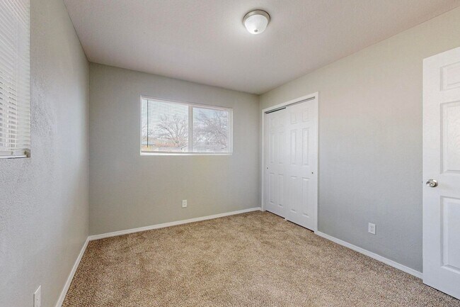 Building Photo - NE Mid-Century Modern 3 Badroom 1.5 Bath with garage