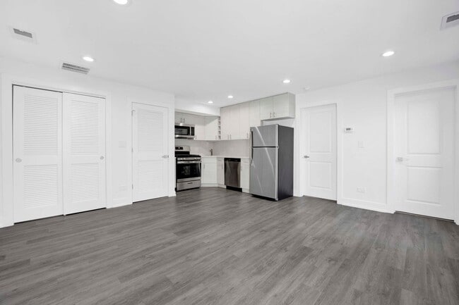 Building Photo - 3648 S Paulina St