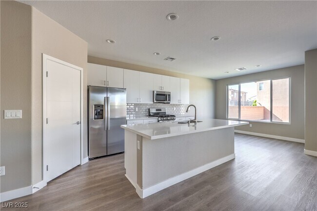Building Photo - 3718 Paseo de Paz Ave
