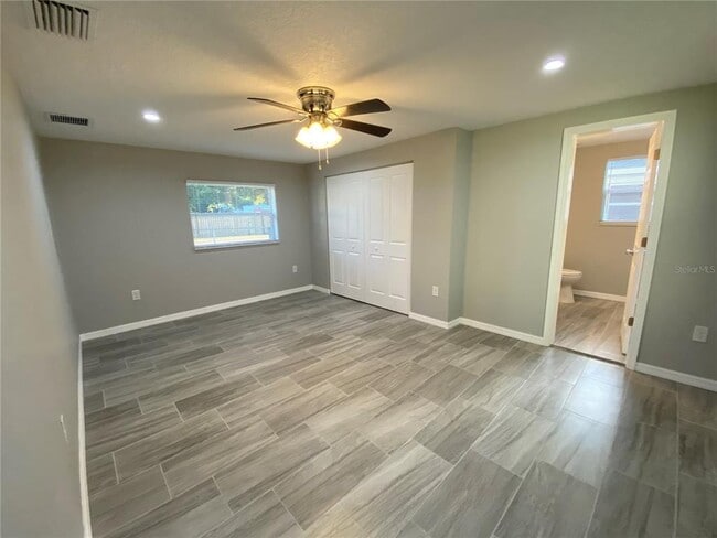 Building Photo - 38415 9th Ave