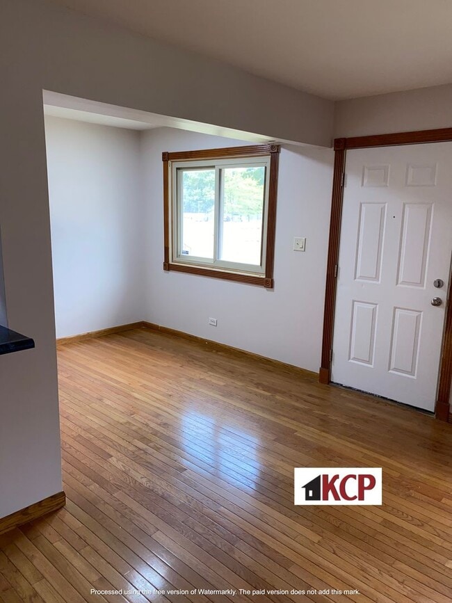 Building Photo - 2/3 Bedroom Townhouse in Gurnee School Dist