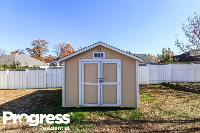 Building Photo - 1440 Standish Dr