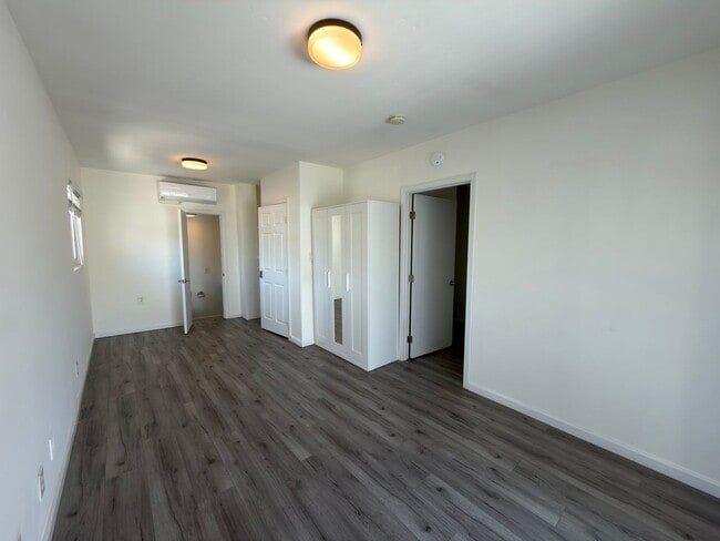 Building Photo - 1110 Mira Mar Ave