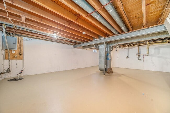 Building Photo - Modern 3BR Duplex – Just $1450! Security Deposit Alternative Available!