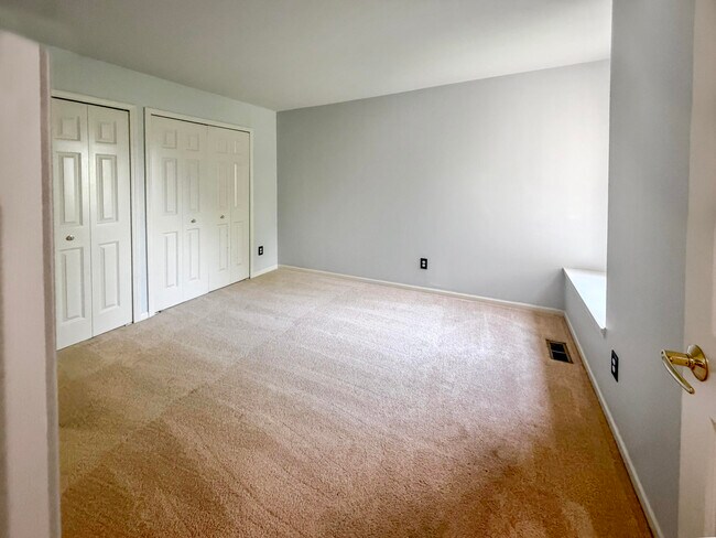 Building Photo - 2820 Barclay Wy