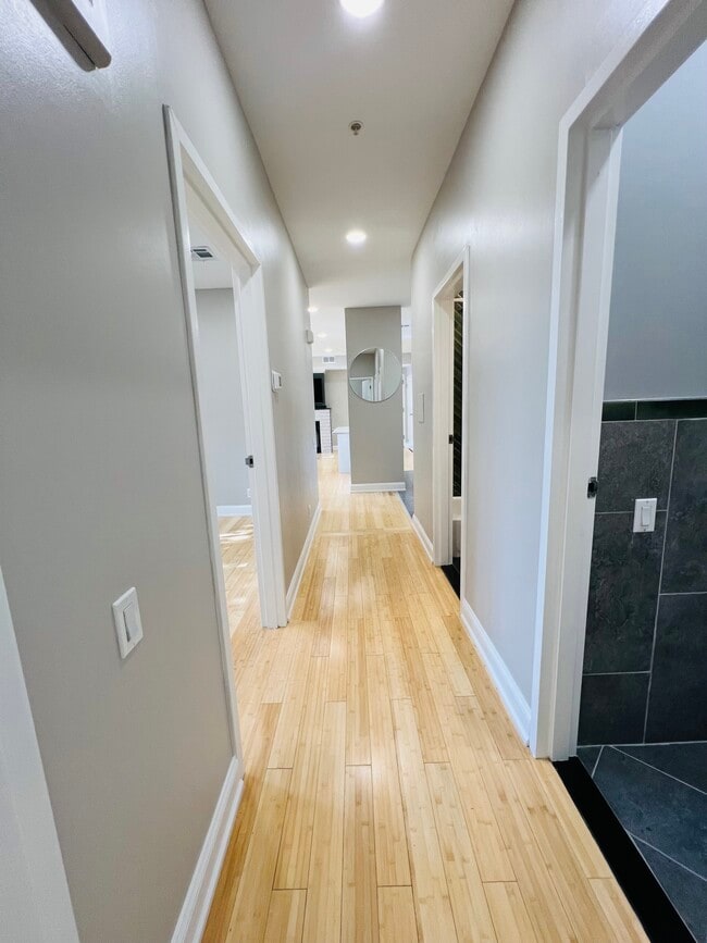 Building Photo - 182 Gay St