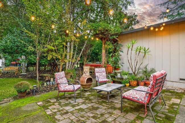 Building Photo - Charming 3-Bed / 2-Bath Retreat on Over an Acre in Sebastopol