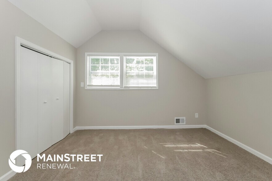 Building Photo - 2242 Marion Ln