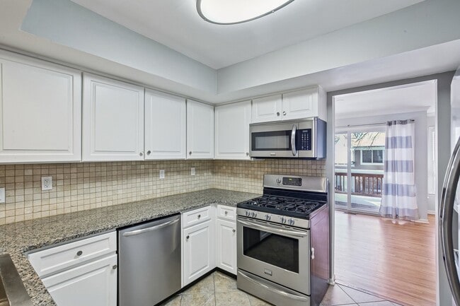 Building Photo - 13 Eton Ct