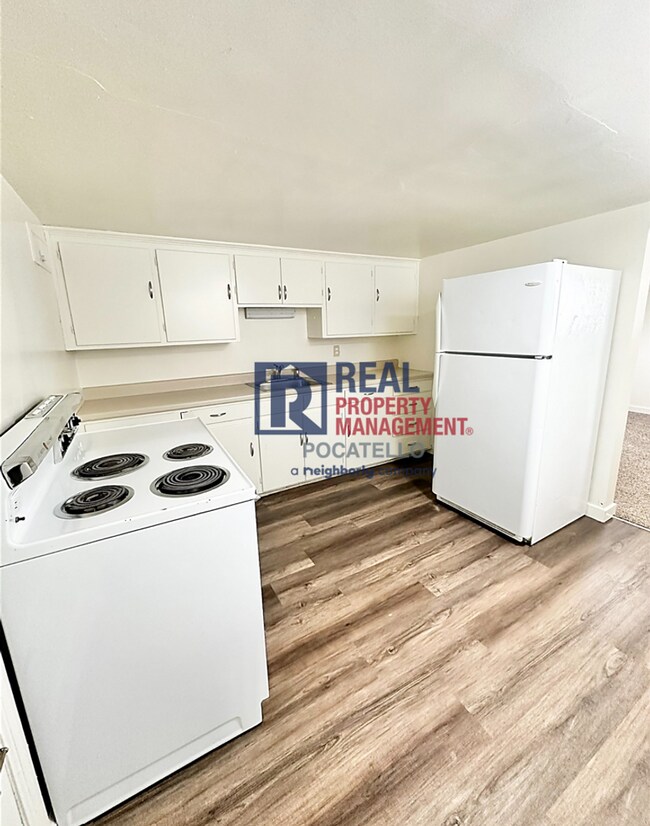 Building Photo - 159 S 11th Ave