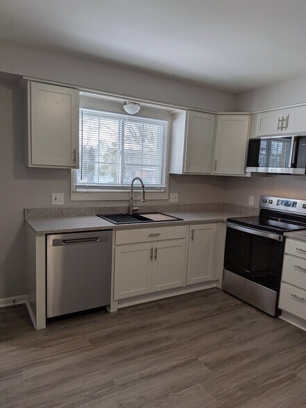 Kitchen - 2863 Cedar Hill Rd