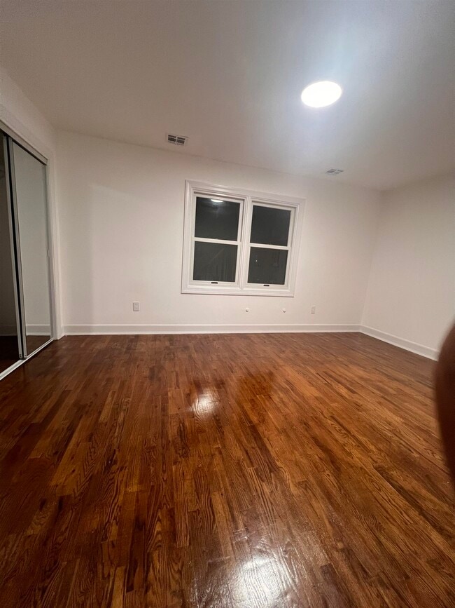 Building Photo - 1302 Morris St