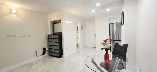 Building Photo - 6917 Collins Ave