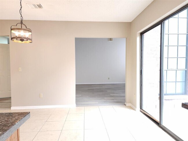 Building Photo - 3226 Country Club Blvd