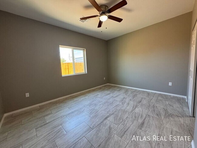Building Photo - 1337 W El Caminito Pl