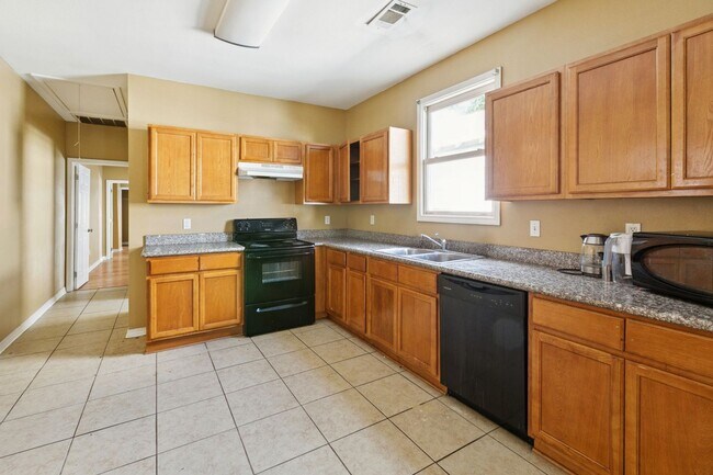 Building Photo - 2522 N Tonti St