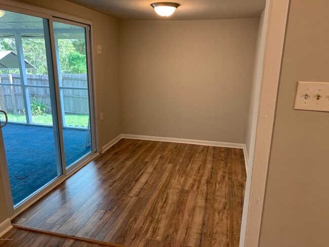 Building Photo - 421 Parkwood Dr