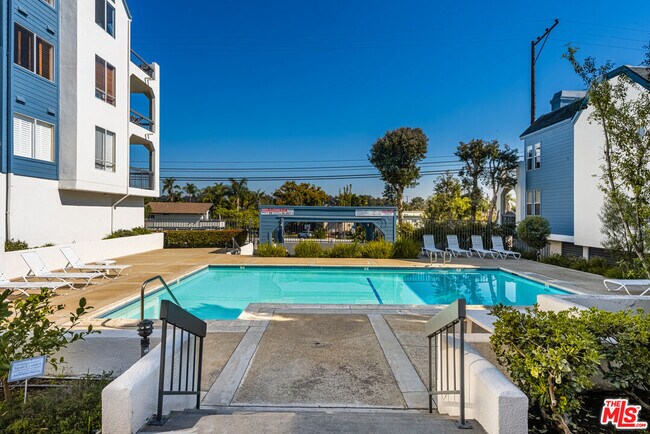 Building Photo - 4643 E 4th St