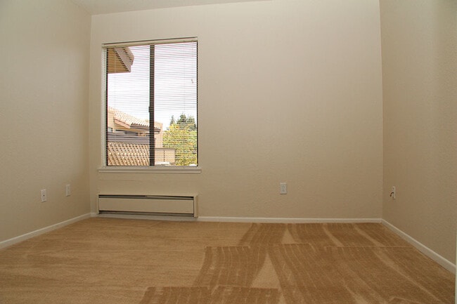 Building Photo - 2 Bedroom 2 Bath Condo in Central Fremont