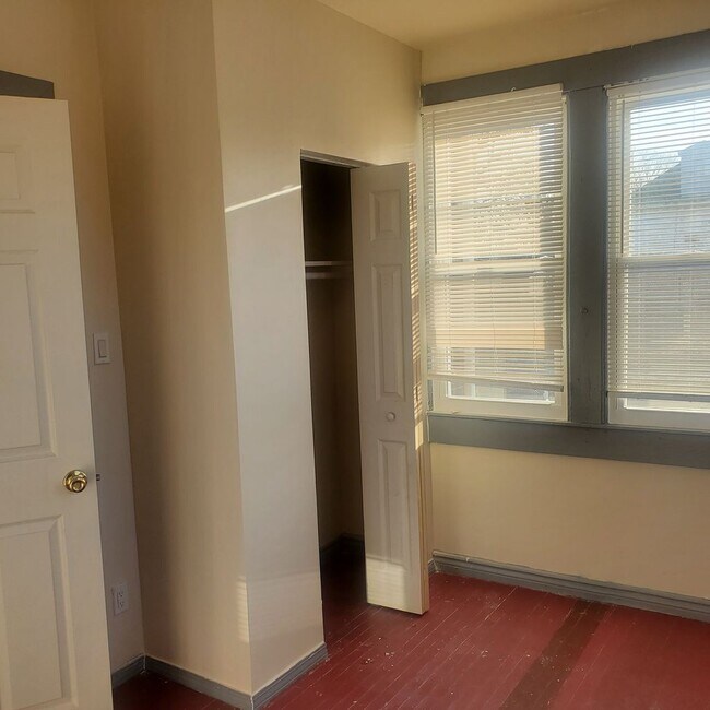 Building Photo - 8546 Ironwood St