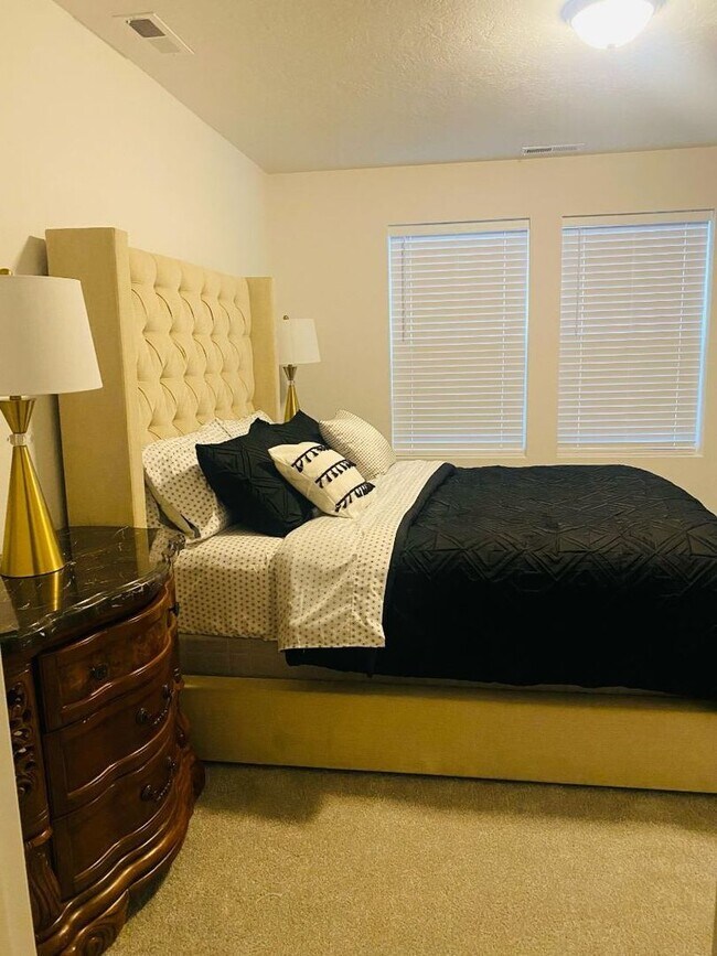 Building Photo - Half Off First Months Rent!- Unfurnished H...