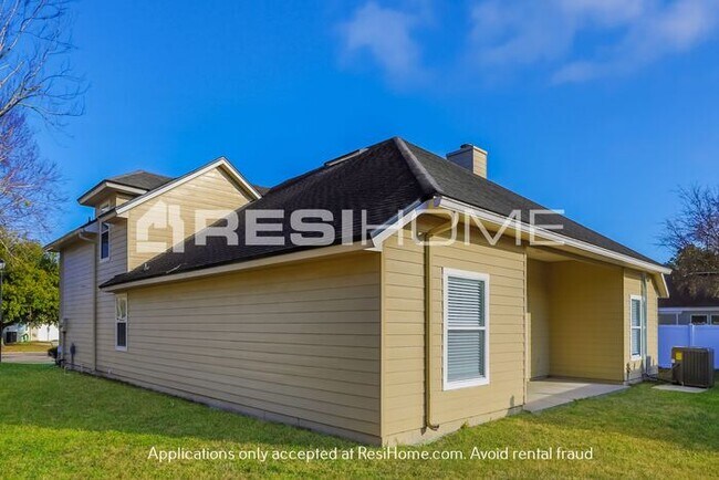 Building Photo - 7435 Hawks Cliff Ct