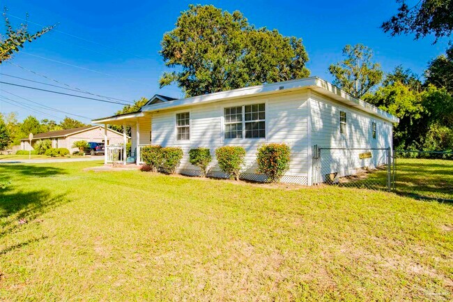 Primary Photo - 1252 E Burgess Rd