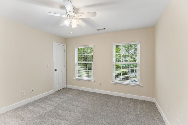 Building Photo - Beautifully maintained 3-bedroom, 2-bath townhome in Nashville’s highly desirable Lennox Village