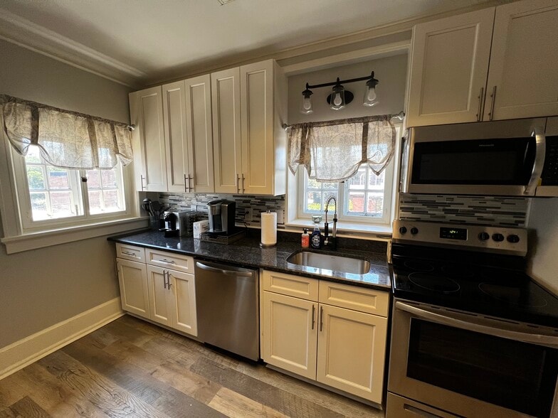 Building Photo - 24 S River St