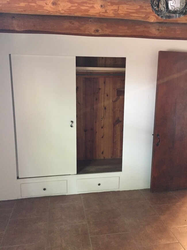 Building Photo - WATSON ADOBE 3 Bedroom 2 Bath 1350/SF