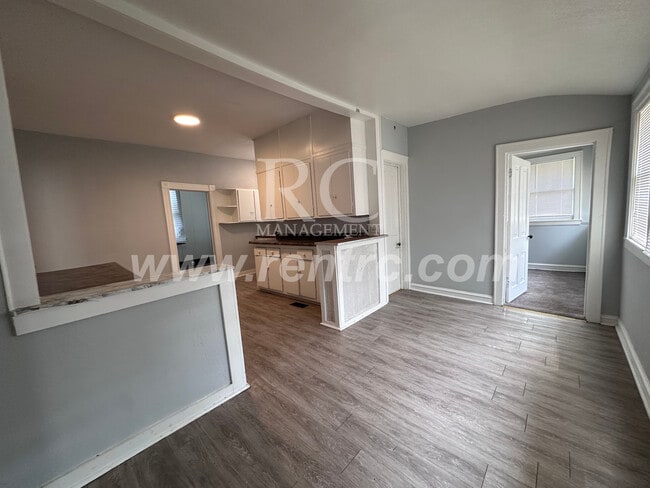Building Photo - 1501 Walnut-