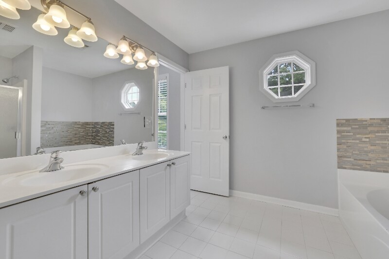 Building Photo - 13491 Spring View Dr