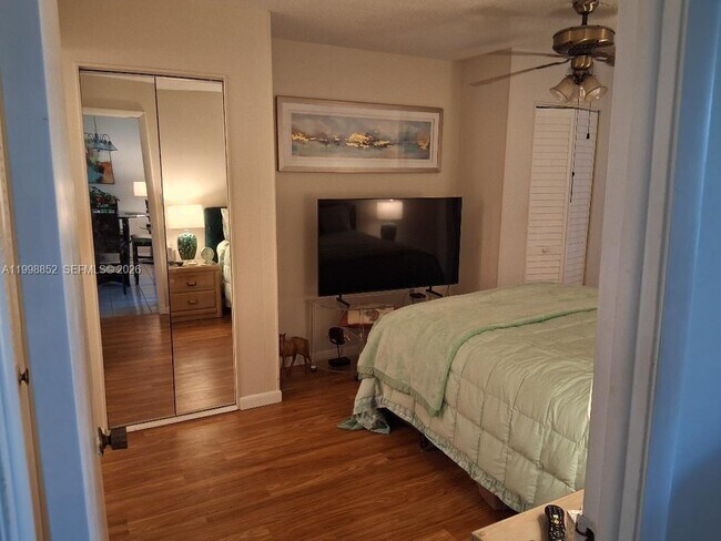 Building Photo - 1100 St Charles Pl