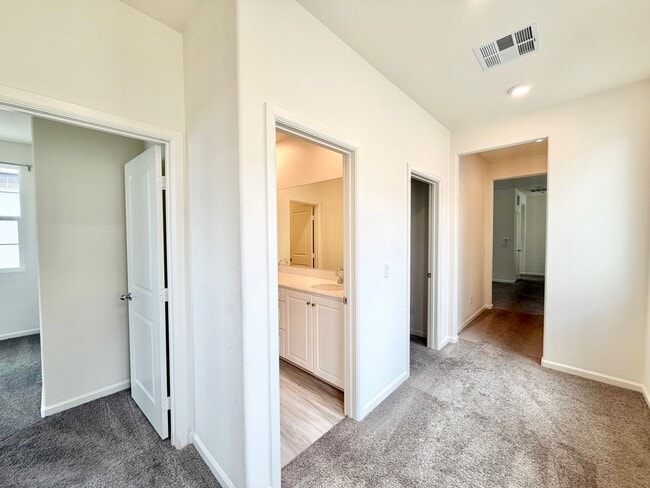 Building Photo - Iris Park Gem | 4 Bedrooms, Loft, and Modern Upgrades Throughout