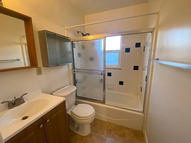 Building Photo - 2006003/85T