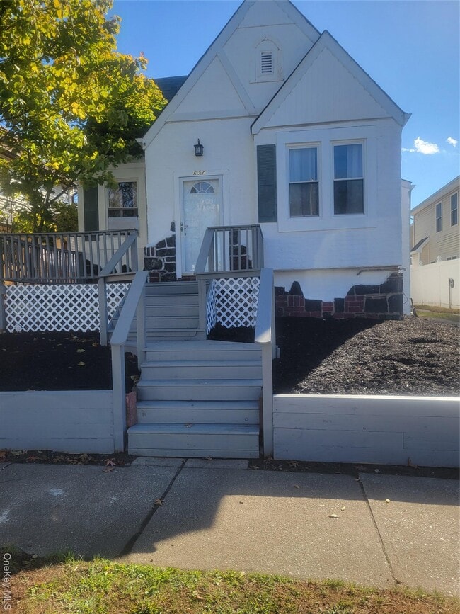 Primary Photo - 520 E Hudson St