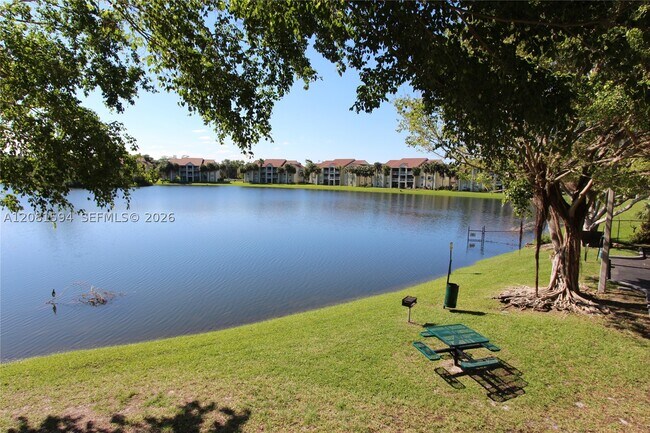 Building Photo - 2880 N Oakland Forest Dr