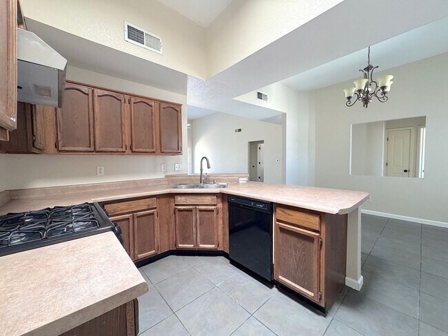 Building Photo - East El Paso 4bed/2bath
