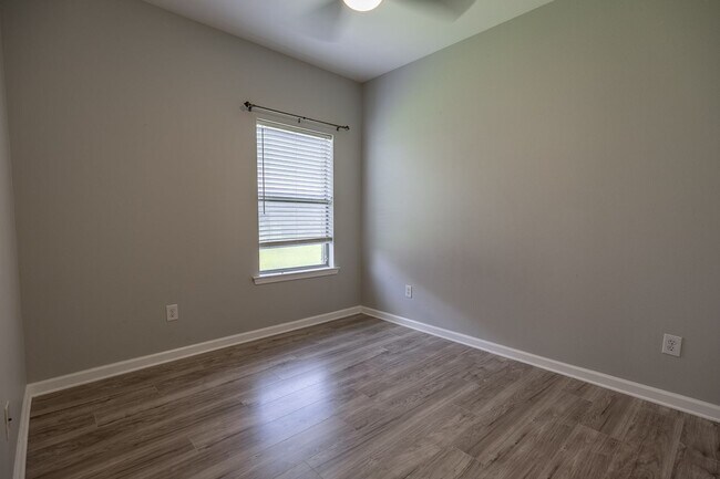 Building Photo - 10190 Fionn Loop