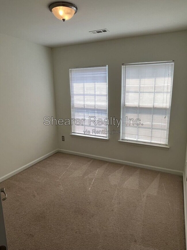 Building Photo - 9956 Kings Parade Blvd