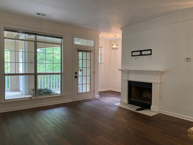 Building Photo - 525 Sandringham Dr